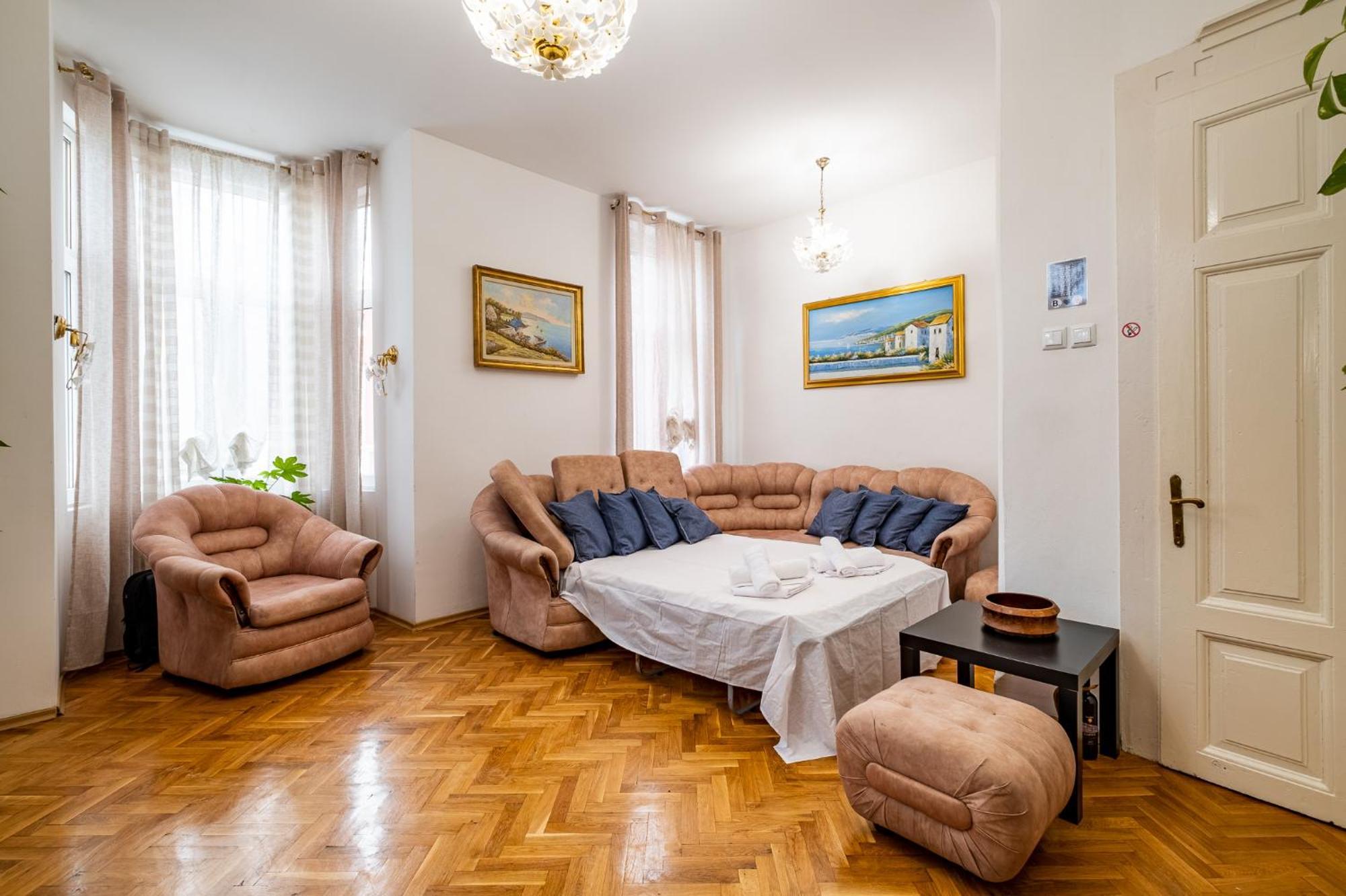 Aristocratic 2Bdrm Central Apartment Varna Eksteriør bilde